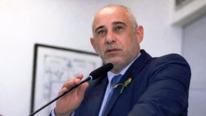 Vereador de Garopaba é preso por descumprir medida protetiva e levado ao presídio de Imbituba