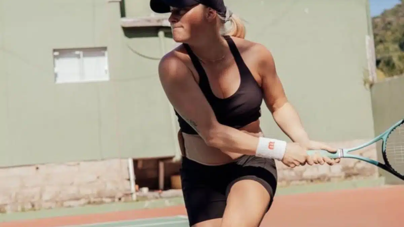 Tati Weston-Webb volta às competições em Garopaba após maternidade e surpreende fora do surfe